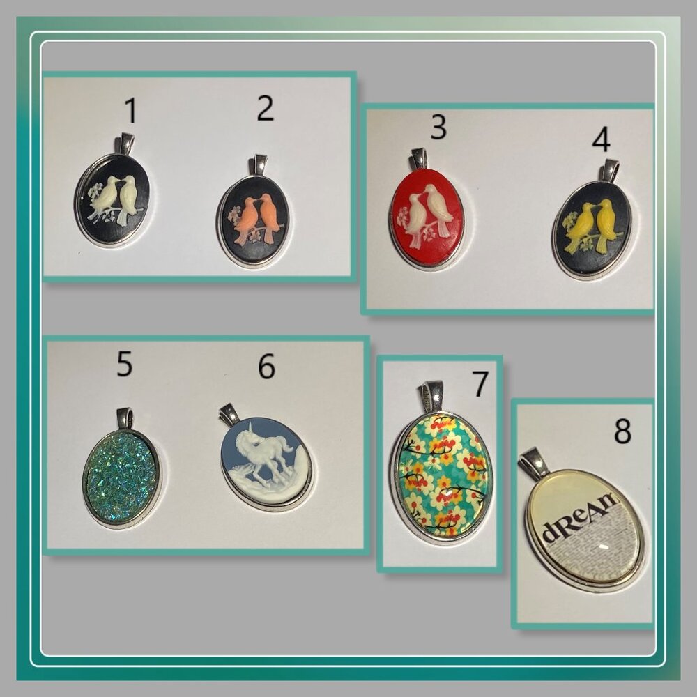 NEW Pretty cabochon necklaces